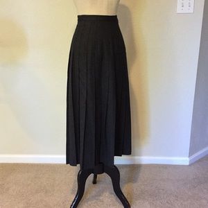 Field Manor gray flannel wall pleated skirt